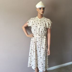 Vintage lace and flower 🌺dress brown and beige.